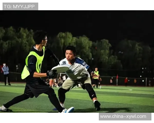 西安飞盘队技术之争引发热议球员表现与战术分析成焦点 西安飞盘队技术之争引发热议球员表现与战术分析成焦点